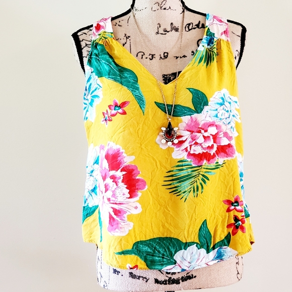 Old Navy Tops - 🆕️ Old Navy tropical tank